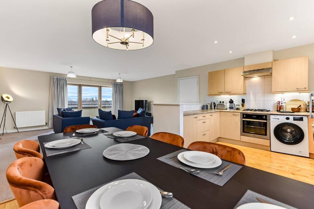 Large Group & Contractor Booking! Duplex W/Parking Milton Keynes Dış mekan fotoğraf