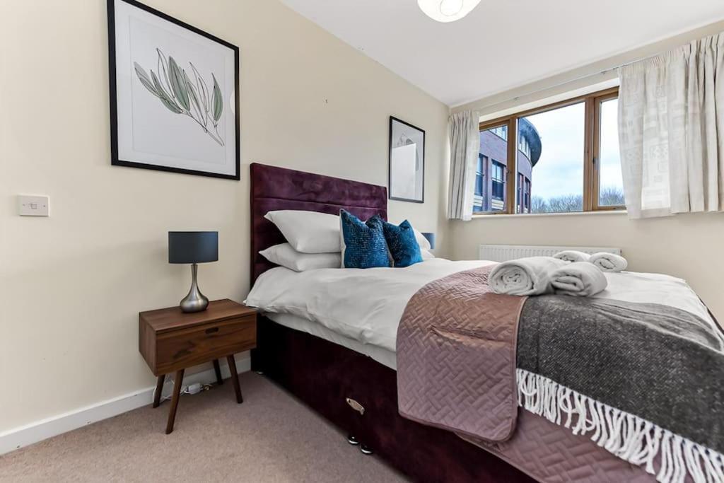 Large Group & Contractor Booking! Duplex W/Parking Milton Keynes Dış mekan fotoğraf