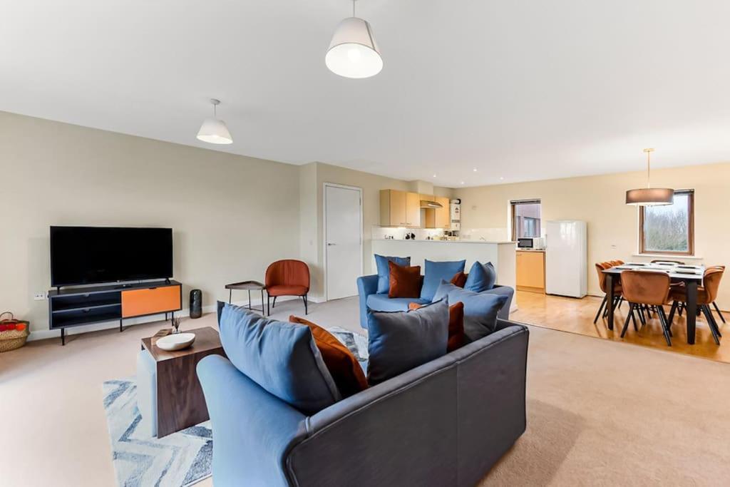Large Group & Contractor Booking! Duplex W/Parking Milton Keynes Dış mekan fotoğraf