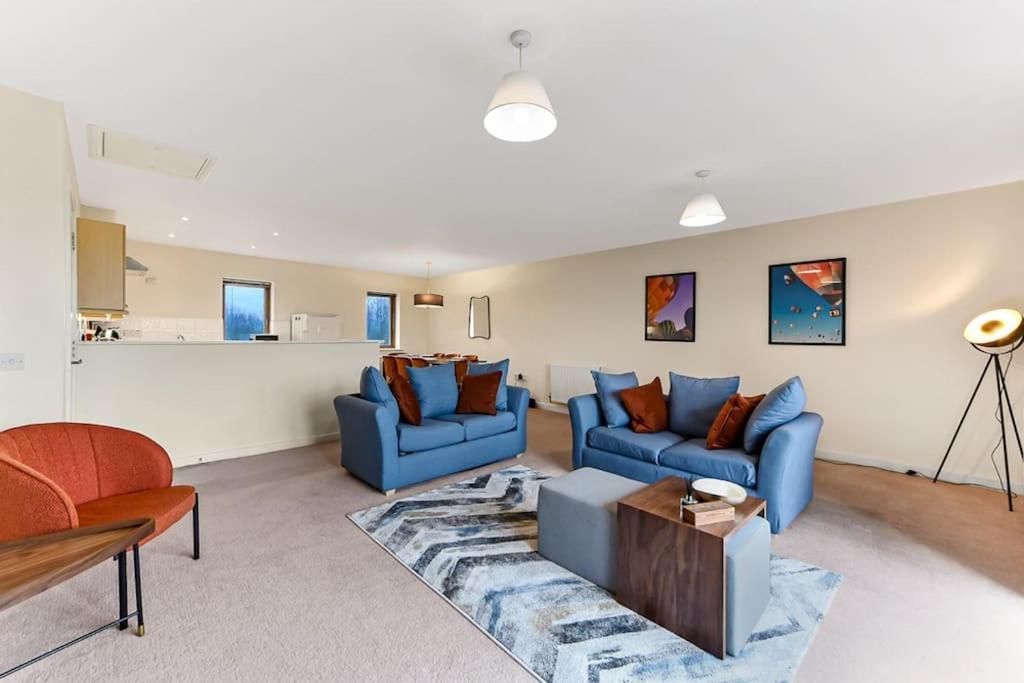Large Group & Contractor Booking! Duplex W/Parking Milton Keynes Dış mekan fotoğraf