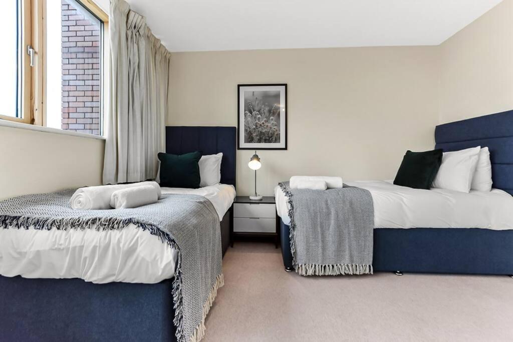 Large Group & Contractor Booking! Duplex W/Parking Milton Keynes Dış mekan fotoğraf